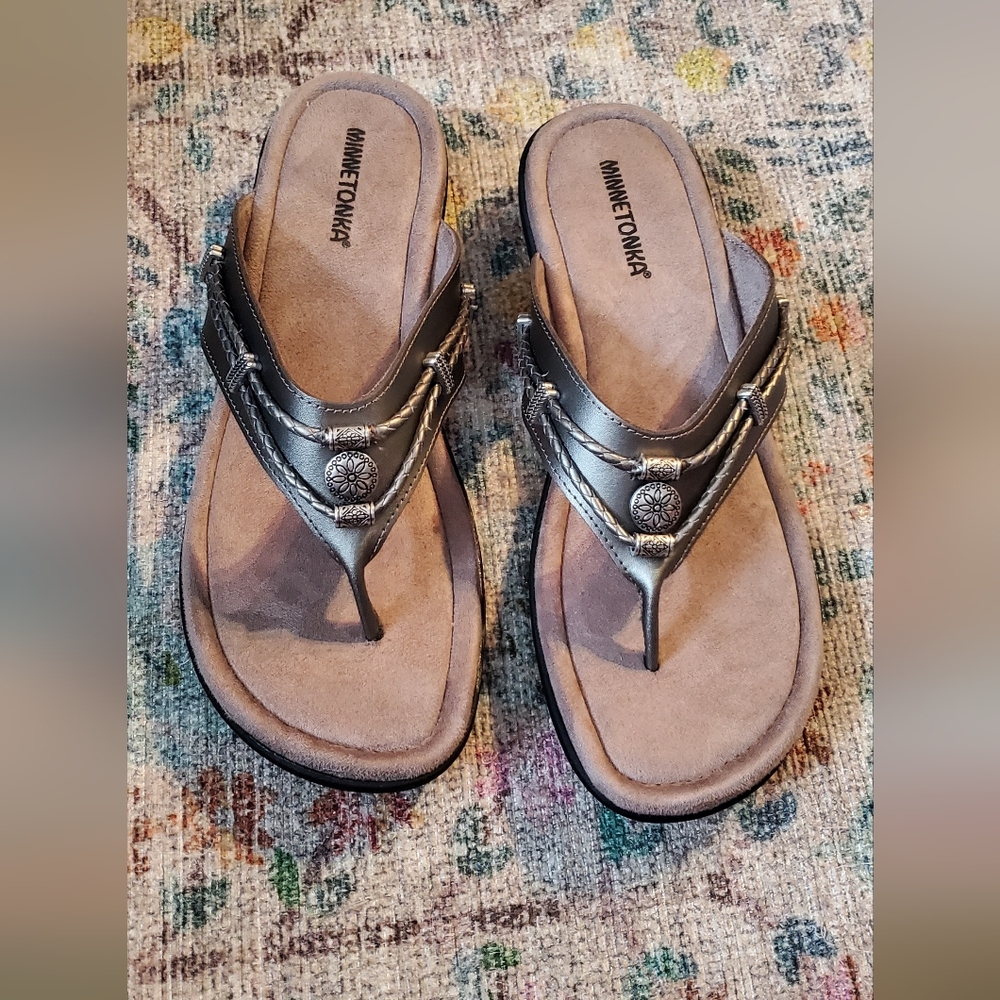 Minnetonka Women's Metallic Sandals Size 11